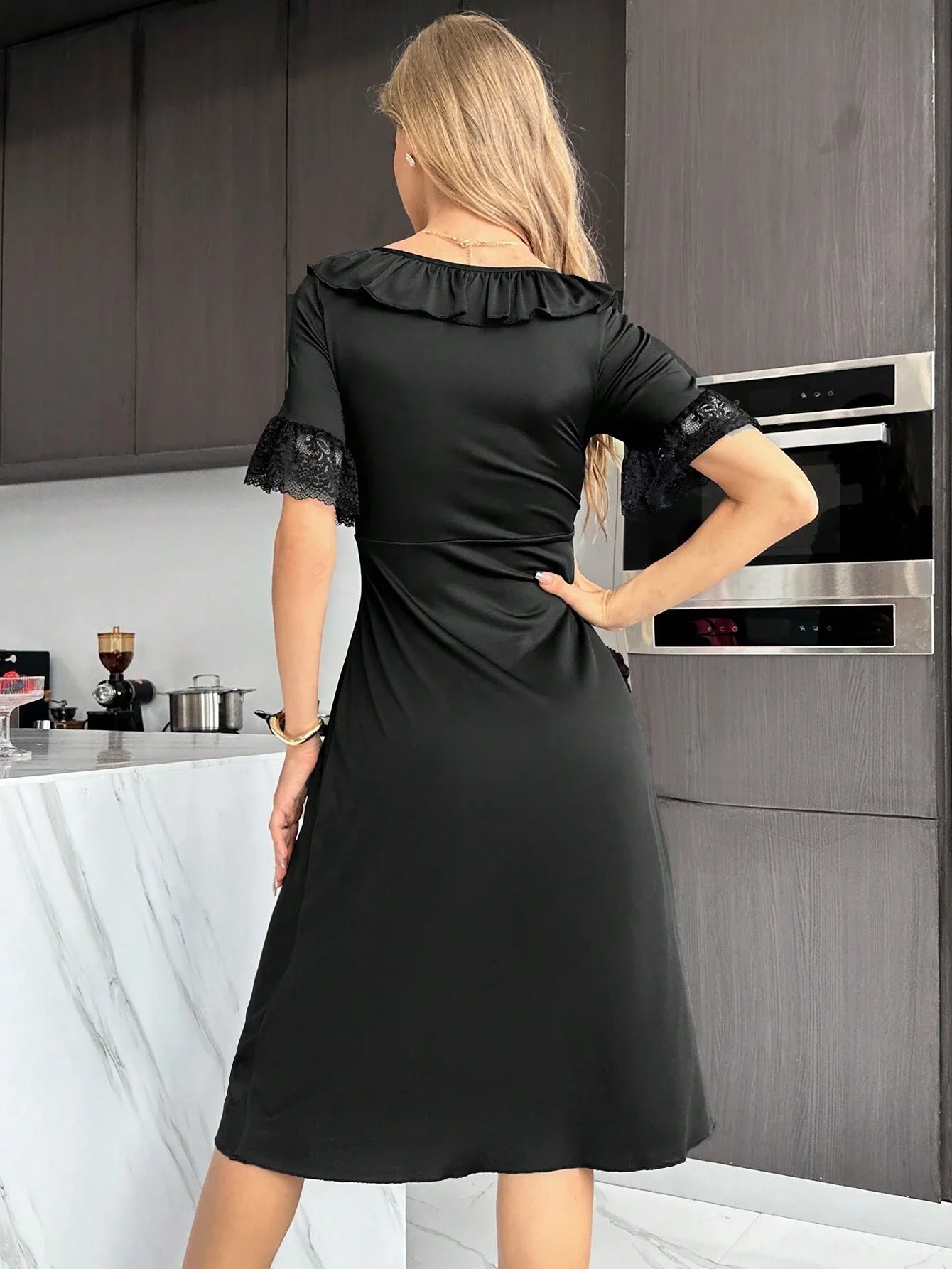 Sexy nightdress with lace inserts and flounces V-neck -