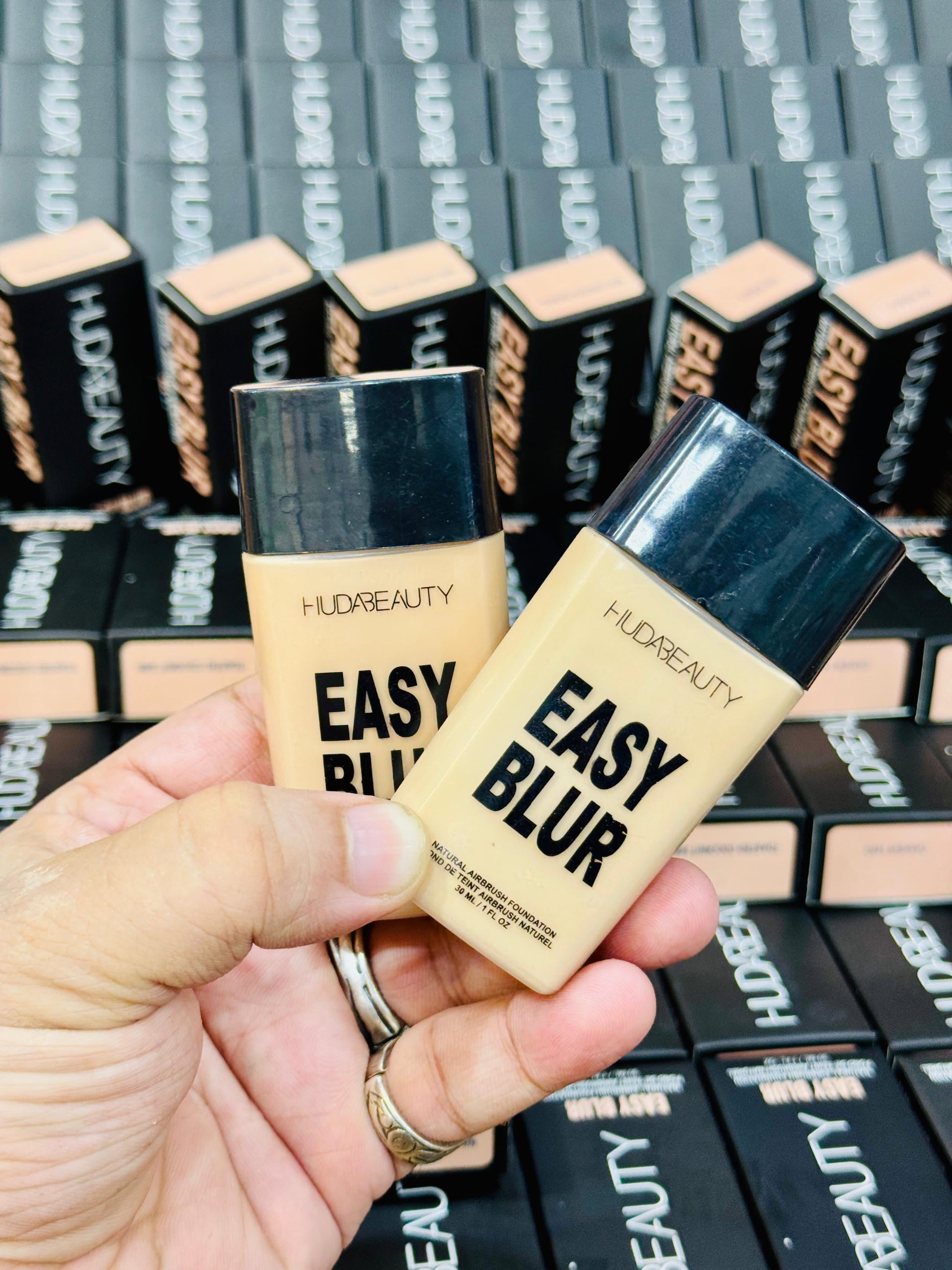Huda Beauty Easy Blur Natural Airbrush Foundation