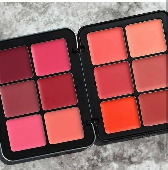 CARLA SECRET CREAM BLUSH PALETTE. -